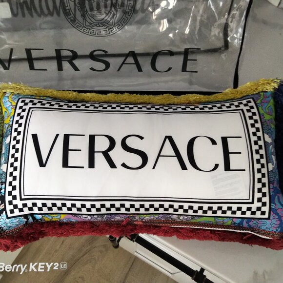 Neiman's Authentic Versace NIB's Set of 2 Versace Pillows Ret. $1398 + tx - Picture 8 of 13